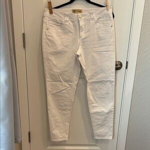 Democracy White Ankle Jeans. Size 10. Wide comfy waistband. Like new.
